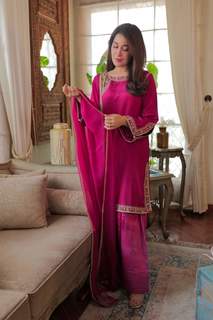 Shaista Lodhi feet photo thumbnail