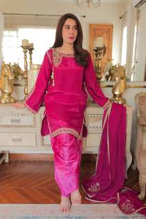 Shaista Lodhi feet photo thumbnail