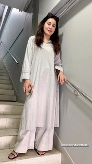 Shaista Lodhi feet photo thumbnail