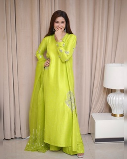 Shaista Lodhi feet photo thumbnail