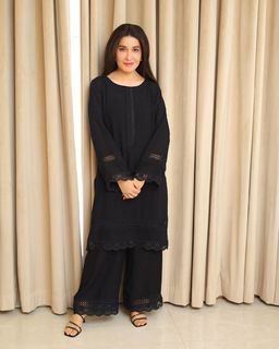 Shaista Lodhi feet photo thumbnail