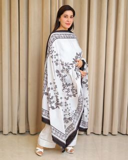 Shaista Lodhi feet photo thumbnail