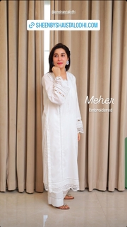 Shaista Lodhi feet photo thumbnail