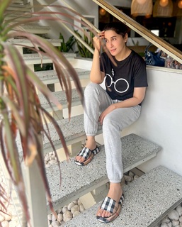 Shaista Lodhi feet photo thumbnail