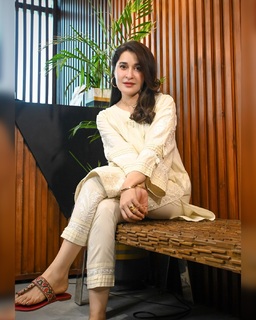 Shaista Lodhi feet photo thumbnail