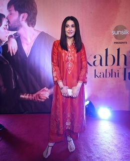 Shaista Lodhi feet photo thumbnail