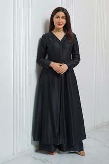 Shaista Lodhi feet photo thumbnail