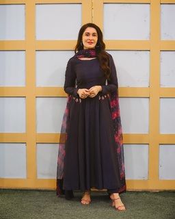Shaista Lodhi feet photo thumbnail