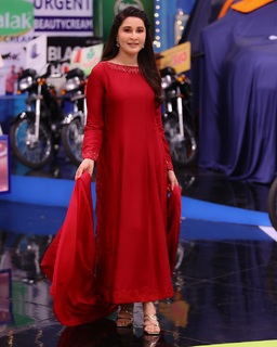 Shaista Lodhi feet photo thumbnail