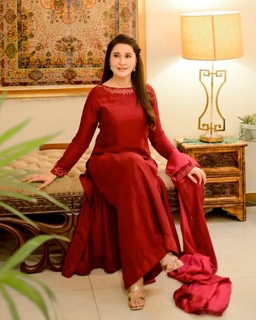 Shaista Lodhi feet photo thumbnail