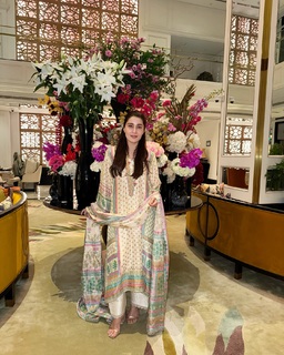 Shaista Lodhi feet photo thumbnail