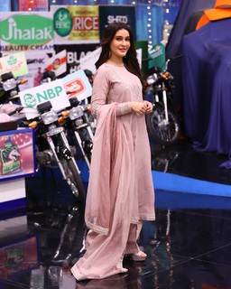 Shaista Lodhi feet photo thumbnail