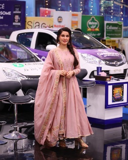 Shaista Lodhi feet photo thumbnail