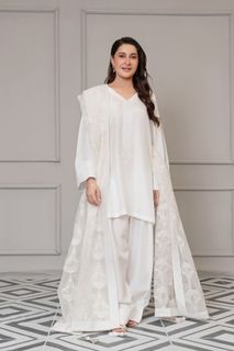 Shaista Lodhi feet photo thumbnail