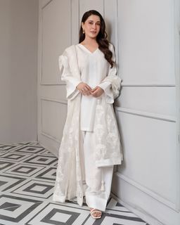 Shaista Lodhi feet photo thumbnail