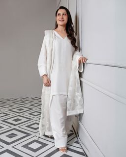 Shaista Lodhi feet photo thumbnail