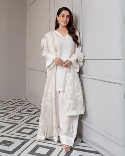 Shaista Lodhi feet photo thumbnail