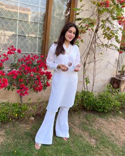 Shaista Lodhi feet photo thumbnail