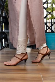 Shaista Lodhi feet photo thumbnail