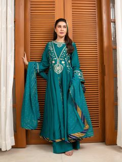 Shaista Lodhi feet photo thumbnail
