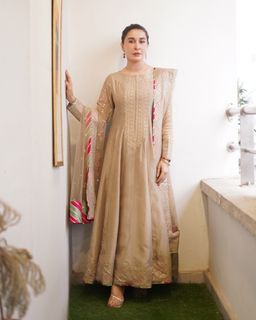 Shaista Lodhi feet photo 6