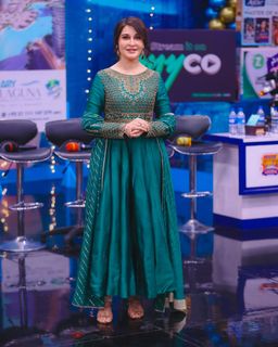 Shaista Lodhi feet photo 10