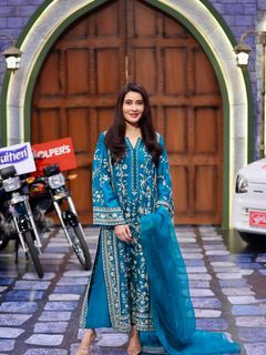 Shaista Lodhi feet photo 8