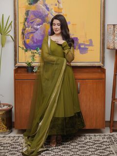 Shaista Lodhi feet photo 3