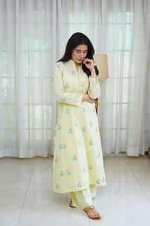 Shaista Lodhi feet photo 9