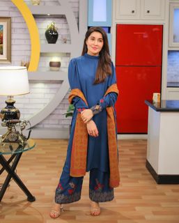 Shaista Lodhi feet photo 3