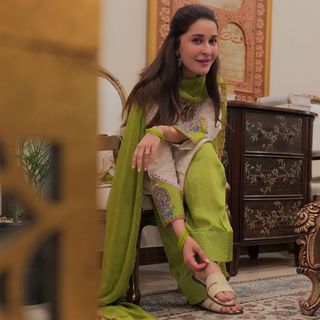 Shaista Lodhi feet photo 1