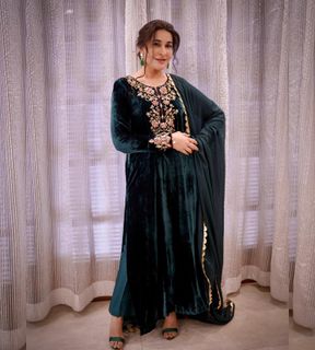 Shaista Lodhi feet photo 13