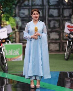 Shaista Lodhi feet photo 6