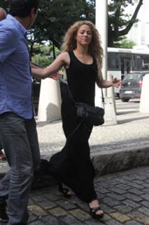 Shakira feet photo thumbnail