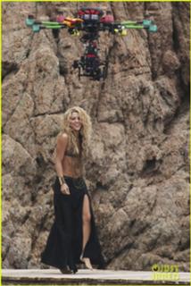 Shakira feet photo thumbnail