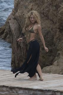 Shakira feet photo thumbnail