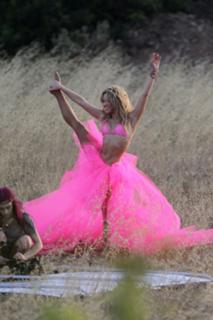 Shakira feet photo thumbnail
