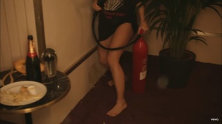Shakira feet photo thumbnail