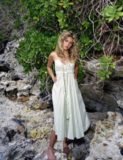 Shakira feet photo thumbnail