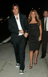 Shakira feet photo thumbnail