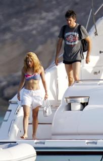 Shakira feet photo thumbnail