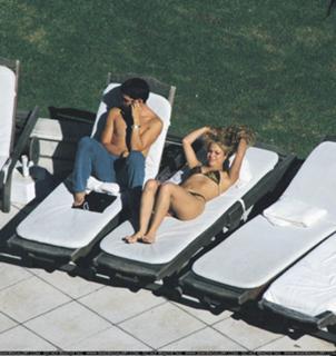 Shakira feet photo thumbnail