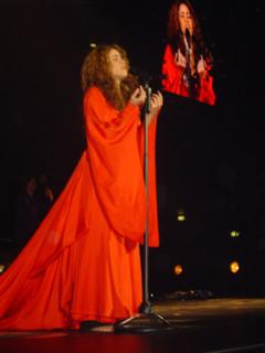 Shakira feet photo thumbnail
