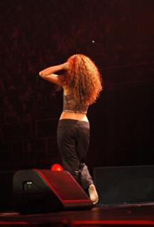 Shakira feet photo thumbnail
