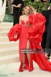 Shakira feet photo thumbnail