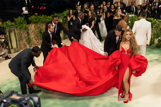 Shakira feet photo thumbnail