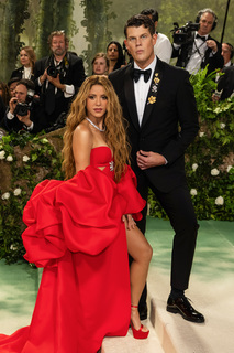Shakira feet photo thumbnail