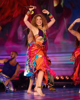 Shakira feet photo thumbnail