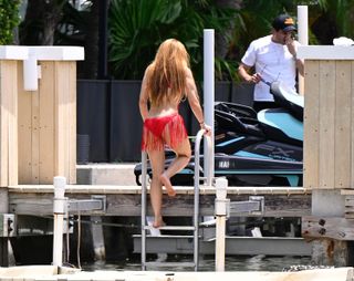 Shakira feet photo 1