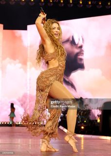 Shakira feet photo 5